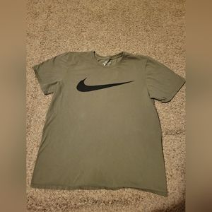 Nike Tee Shirt Green Youth Medium